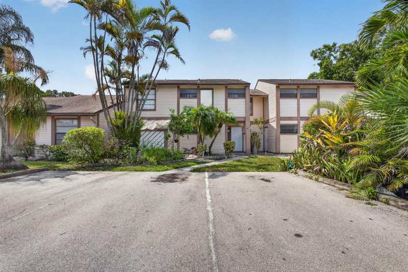 110 SHERWOOD Circle # 4C, Jupiter FL 33458