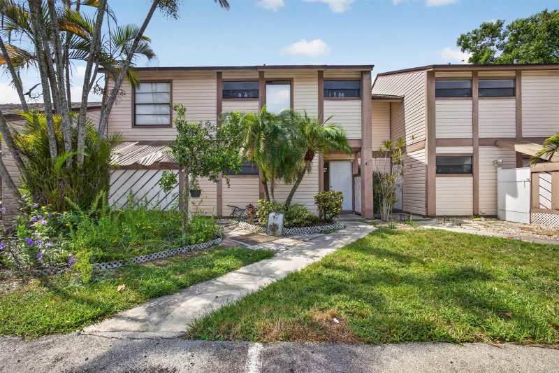 110 SHERWOOD Circle # 4C, Jupiter FL 33458