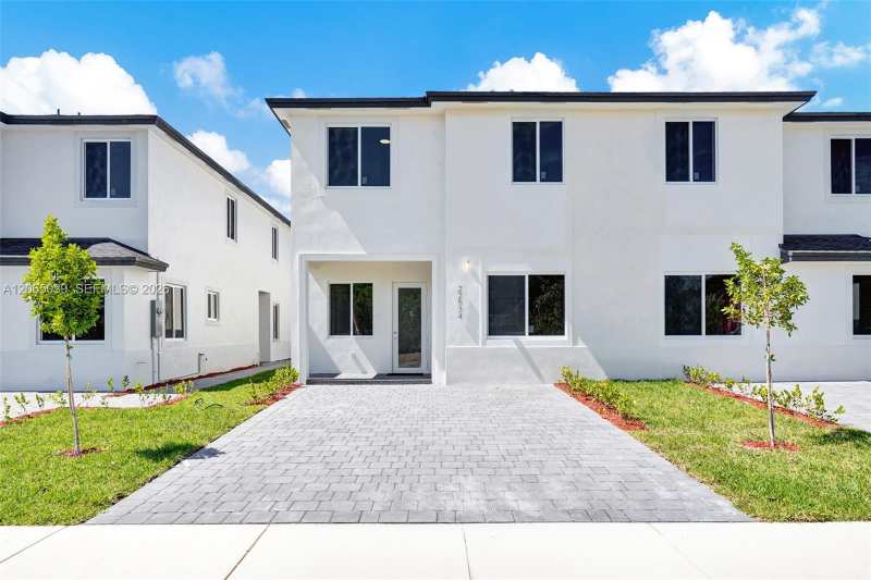 22555 SW 125th Ave, Miami FL 33170