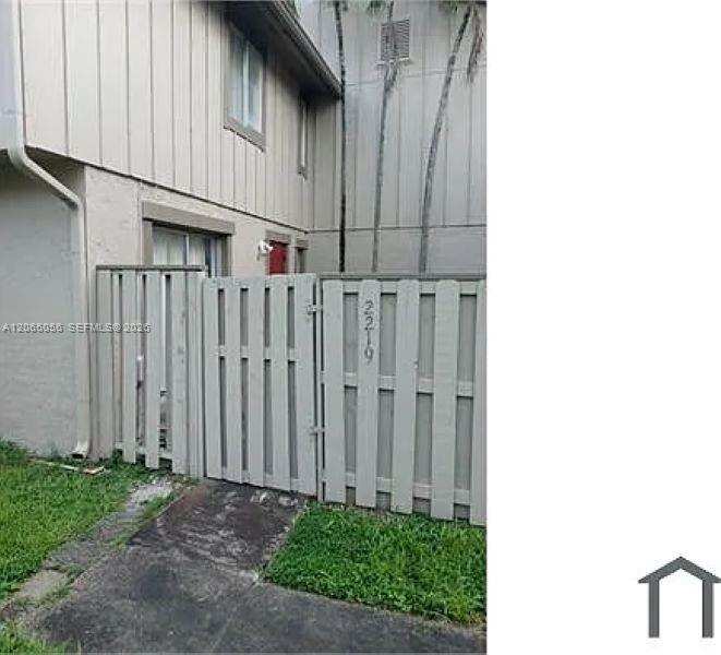 2219 NW 56th Ave # B, Lauderhill FL 33313