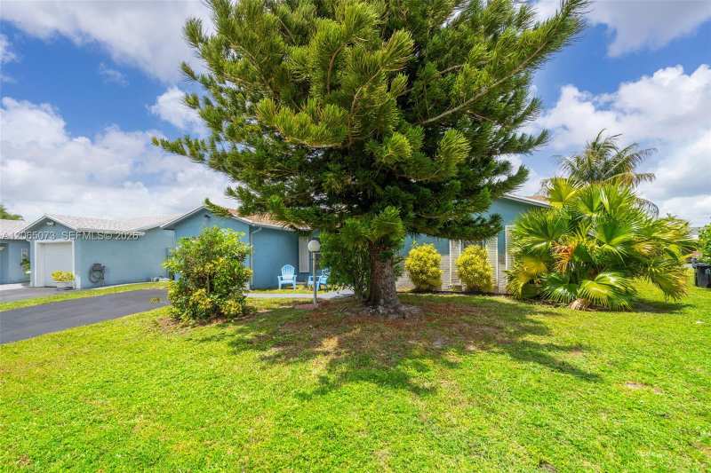 7235 Pine Bluff Dr, Lake Worth FL 33467