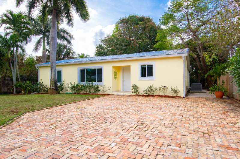 364 ORANGE Way, West Palm Beach FL 33405