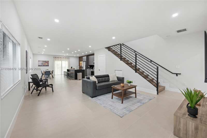 1121 NW 25th St, Miami FL 33127