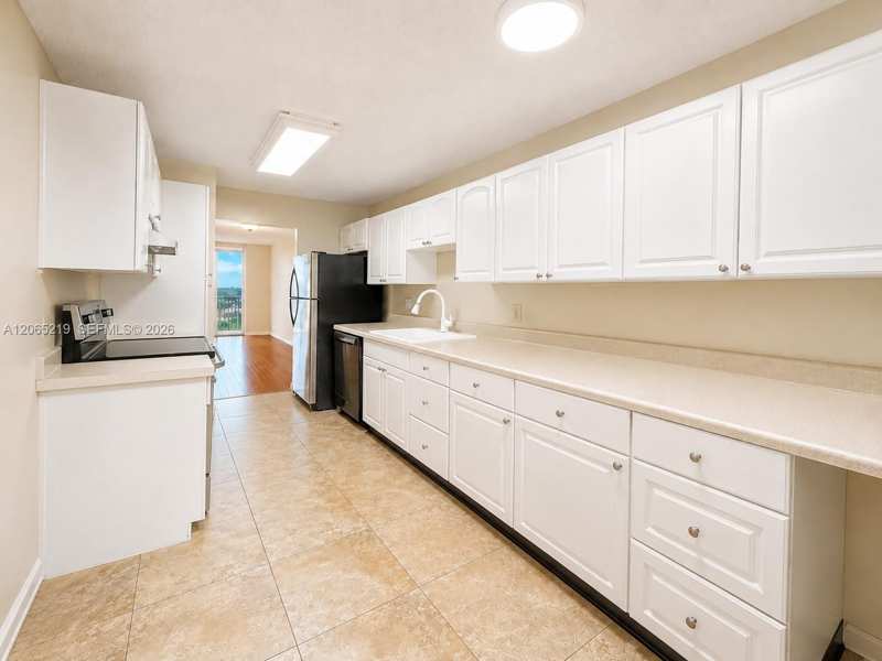 250 Jacaranda Dr # 805, Plantation FL 33324