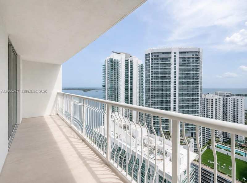 1200 Brickell Bay Dr # 3821, Miami FL 33131