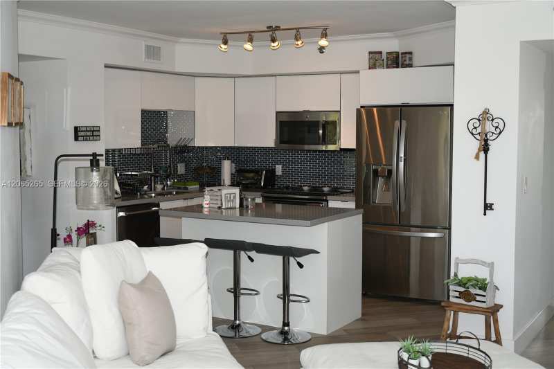 1000 E Island Blvd # 303, Aventura FL 33160
