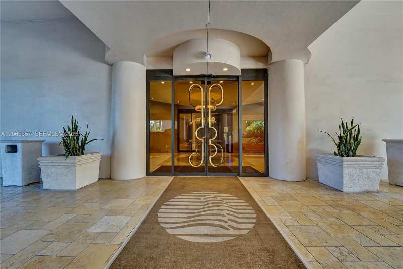 19667 Turnberry Way # 12F, Aventura FL 33180