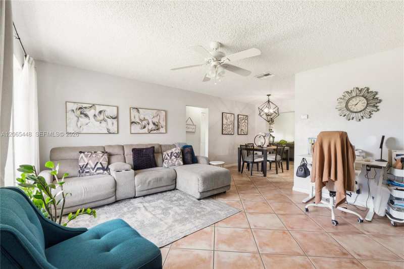 4916 NW 55th Ct, Tamarac FL 33319