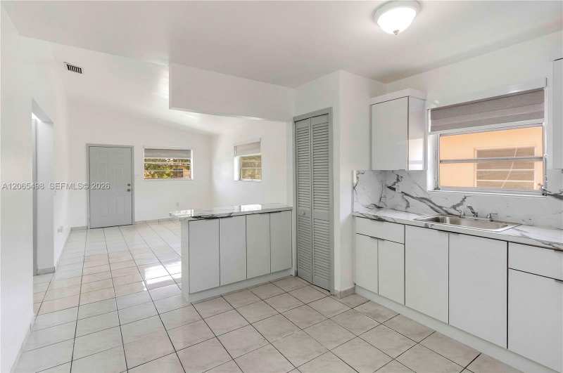 642 E 2nd Ave # A, Hialeah FL 33010
