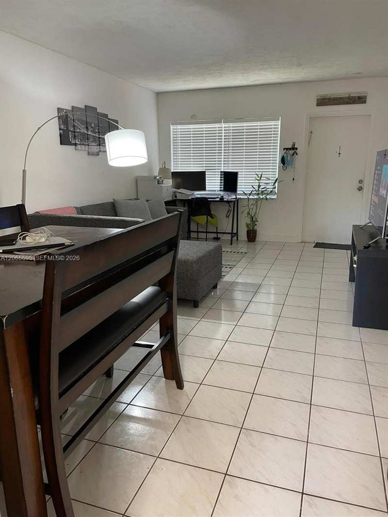 3551 SW 11th St # 7B, Miami FL 33135