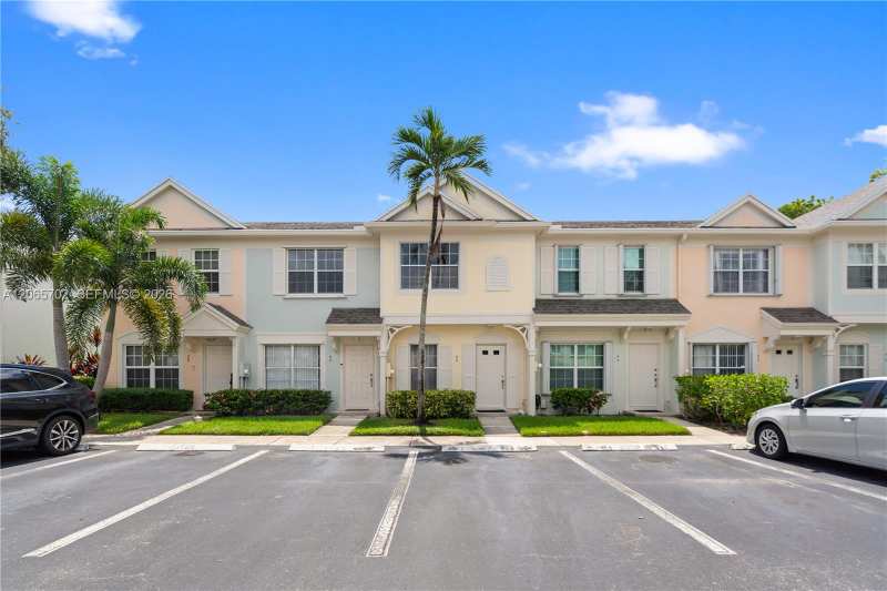 38 Truman Dr, Weston FL 33326