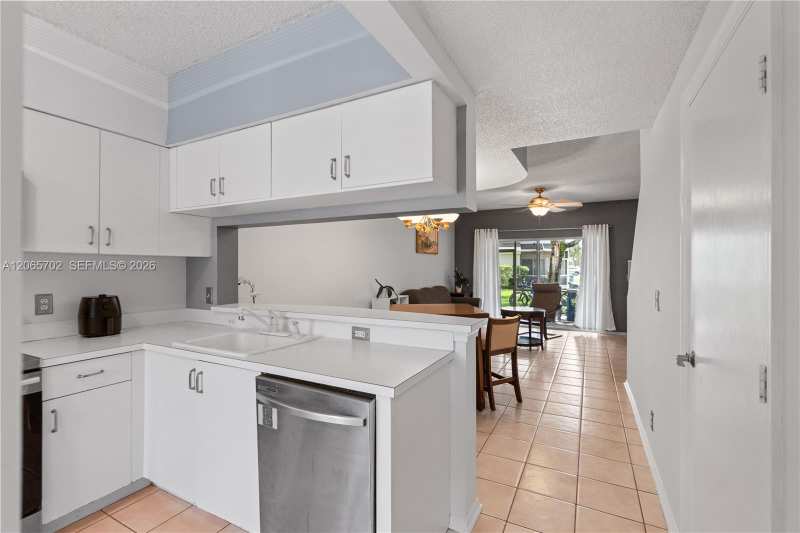 38 Truman Dr, Weston FL 33326