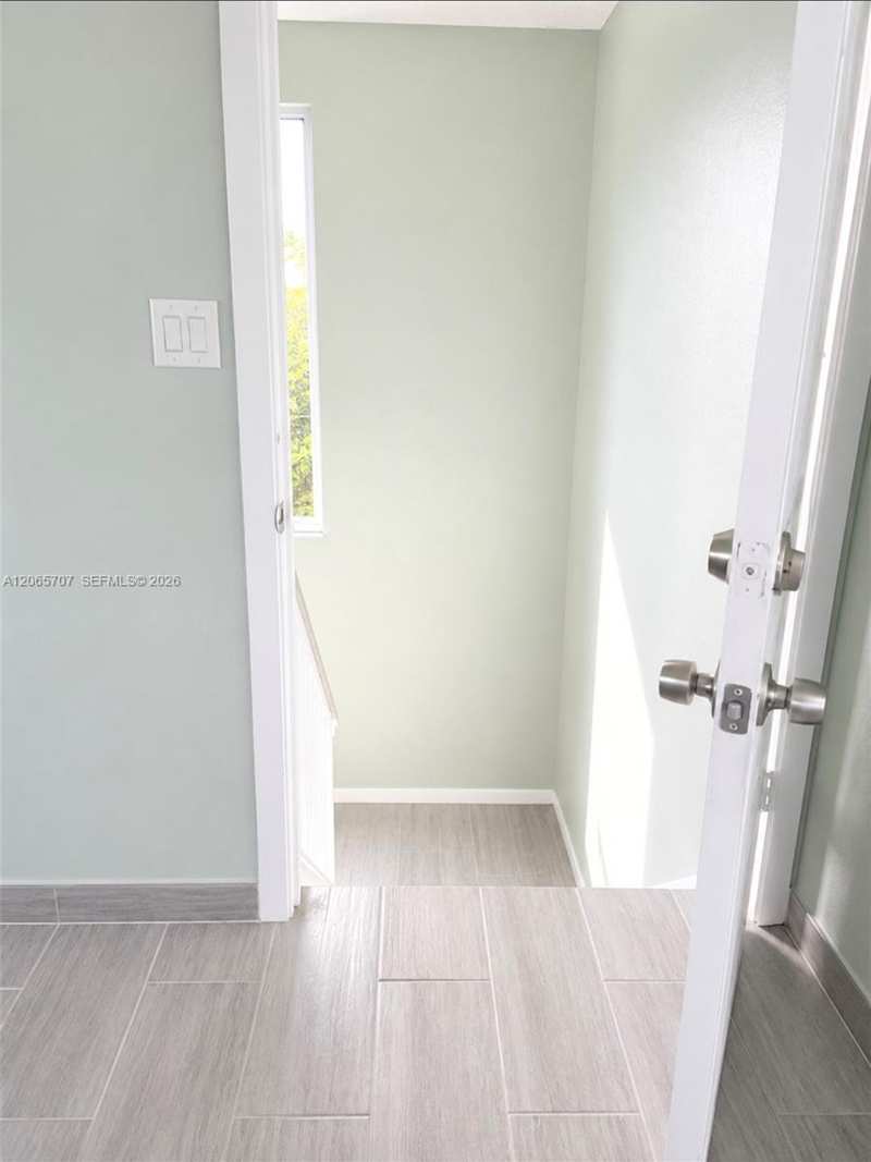 359 W 12th St # 3, Hialeah FL 33010