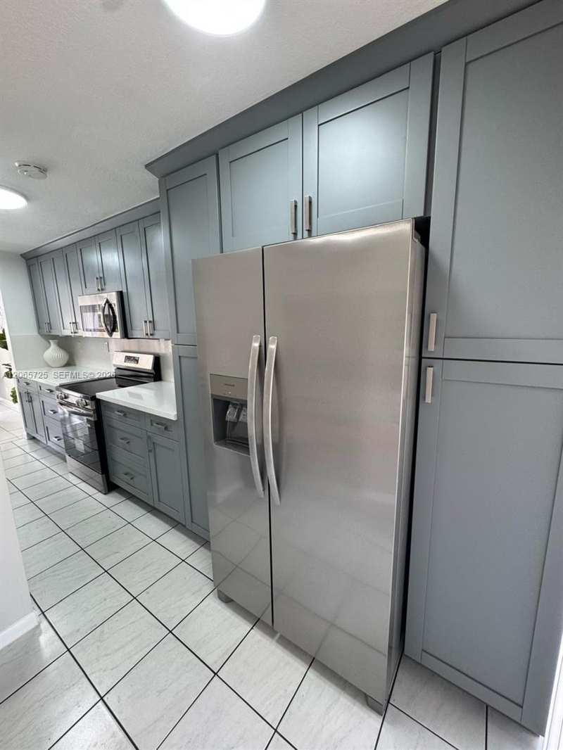 832 NW 81st Way # 9, Plantation FL 33324