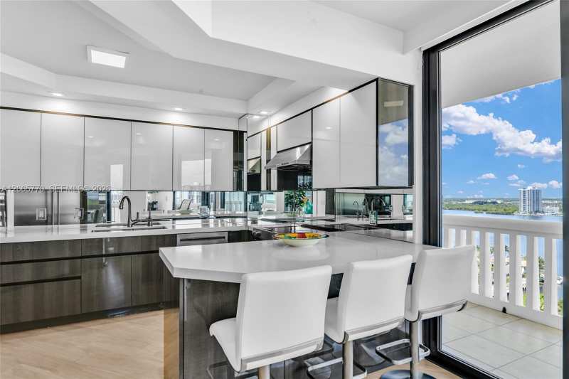 2000 Island Blvd # 2006, Aventura FL 33160