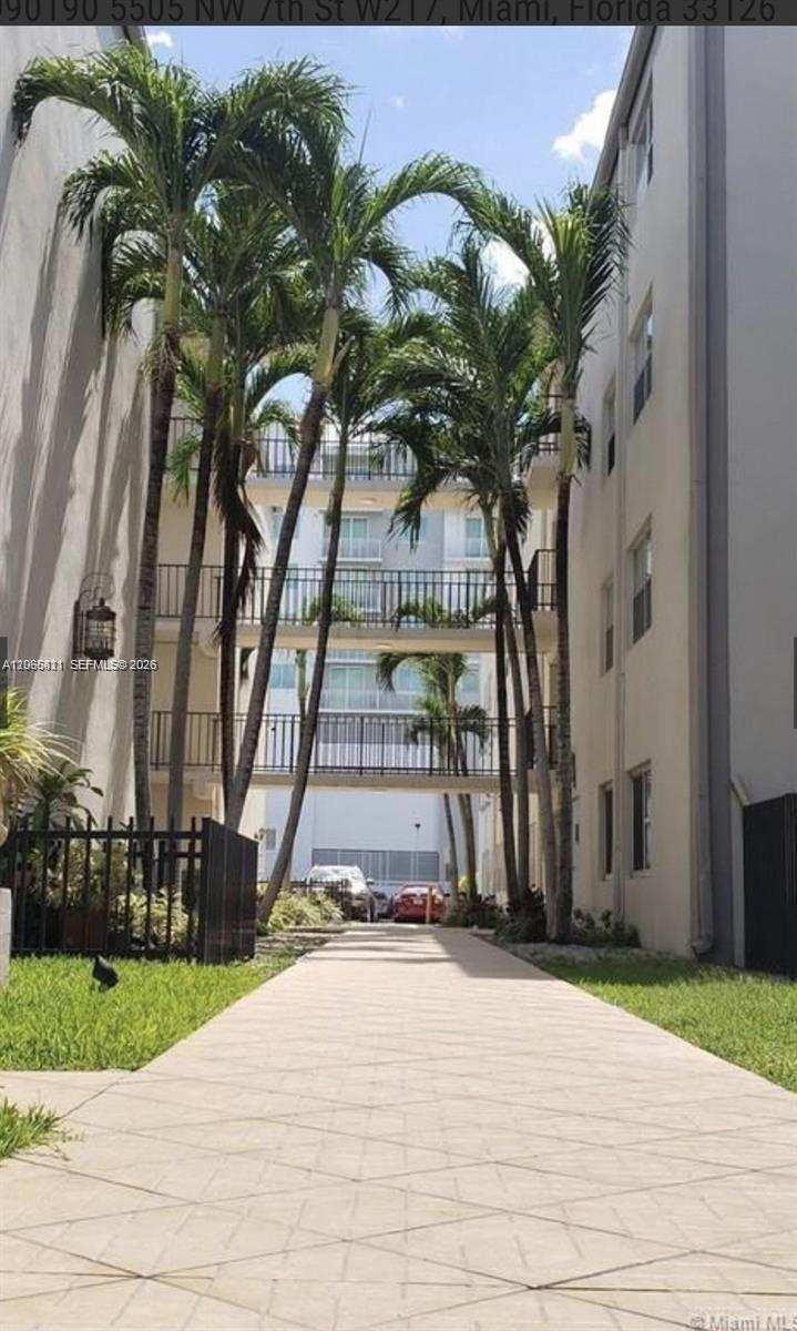 5501 NW 7th St # E204, Miami FL 33126