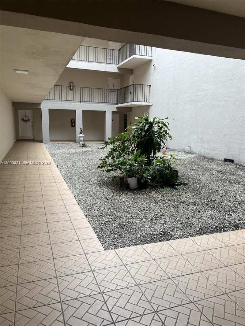 5501 NW 7th St # E204, Miami FL 33126