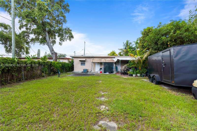 125 SE 2nd Ter, Hallandale Beach FL 33009