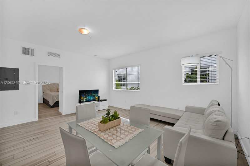 1560 Meridian Ave # 207, Miami Beach FL 33139