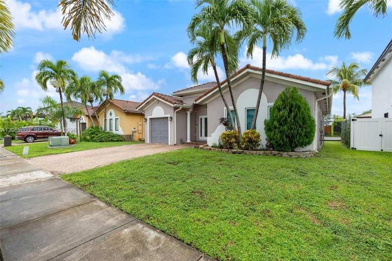 15717 SW 138th Ter, Miami FL 33196