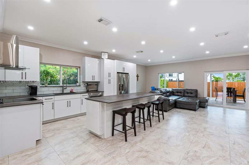 15717 SW 138th Ter, Miami FL 33196