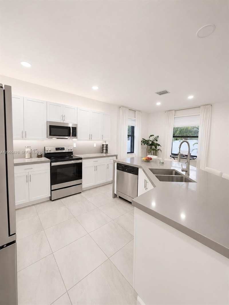3555 W 106th St, Hialeah FL 33018