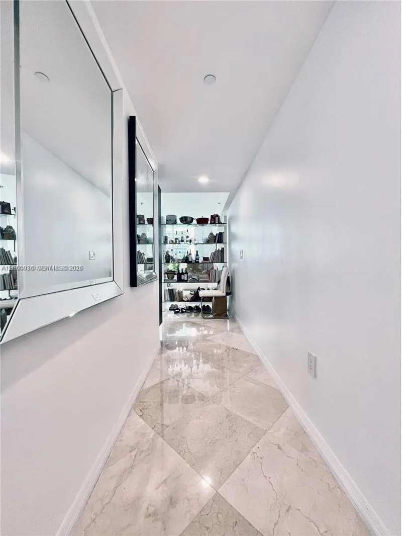 950 Brickell Bay Dr # 1807, Miami FL 33131