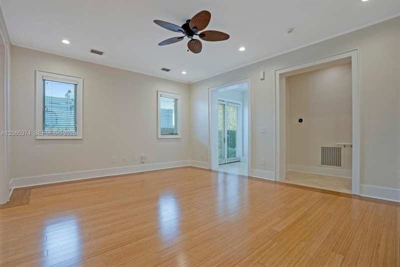 3072 Carter St, Miami FL 33133