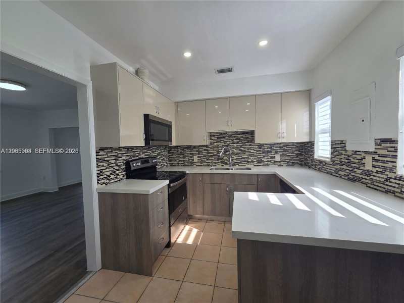 6240 SW 21st St (upstairs) # 6242, Miami FL 33155