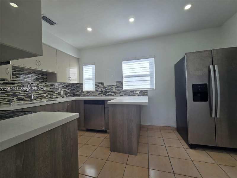 6240 SW 21st St (upstairs) # 6242, Miami FL 33155