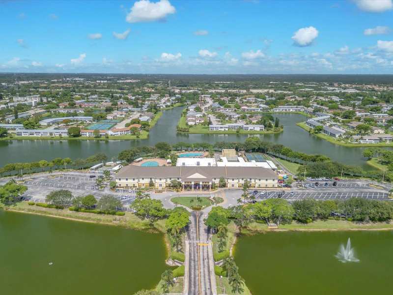 43 BERKSHIRE B, West Palm Beach FL 33417