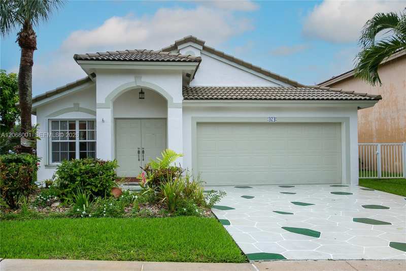 474 SW 205th Ave, Pembroke Pines FL 33029