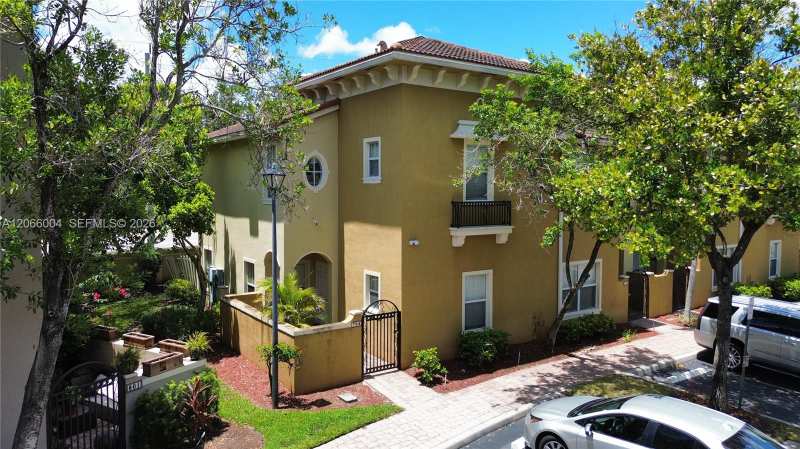 2851 W Prospect Rd # 704, Tamarac FL 33309