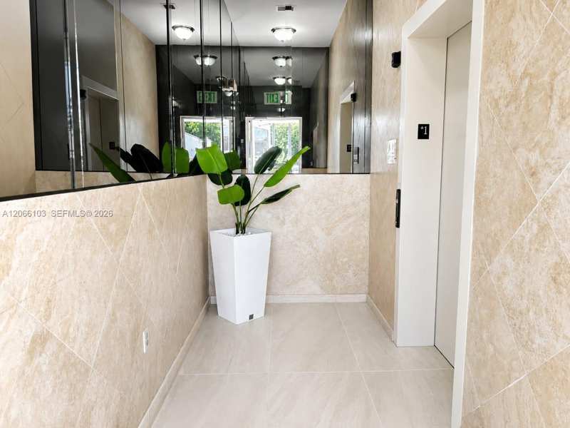 18319 W Dixie Hwy # 206, North Miami Beach FL 33160