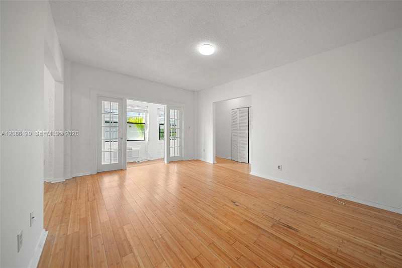 934 Michigan Ave # 207, Miami Beach FL 33139