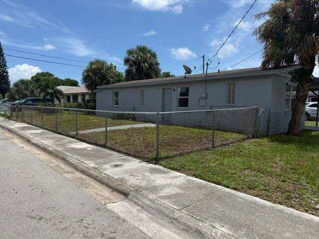 1528 Avenue S, Riviera Beach FL 33404
