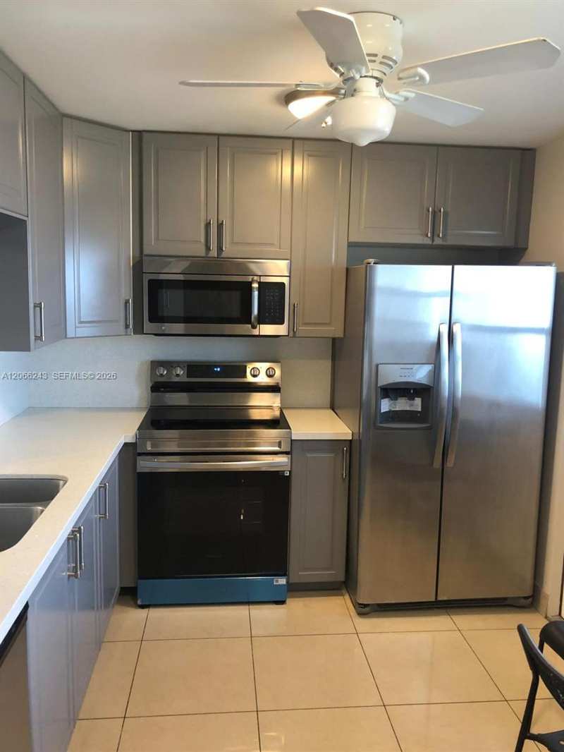 319 NE 14th Ave # 707, Hallandale Beach FL 33009