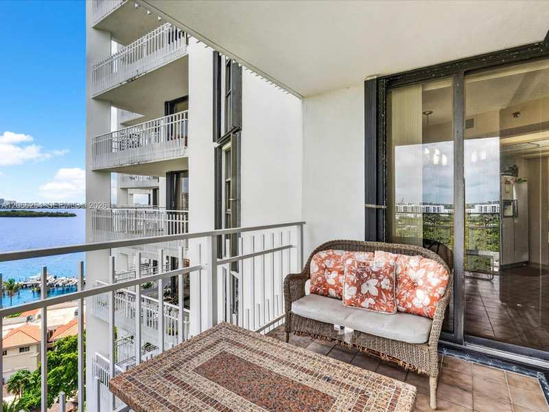4000 Towerside Ter # 1407, Miami FL 33138