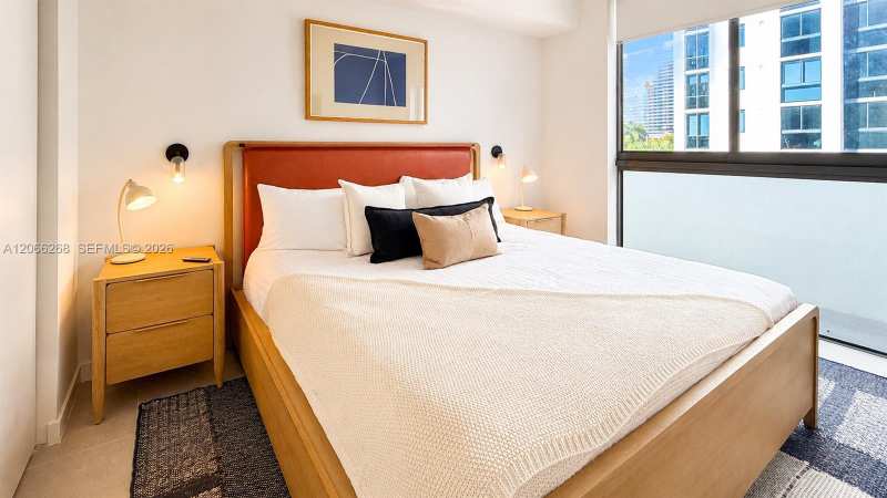 11 NE 6th St # 212, Miami FL 33132