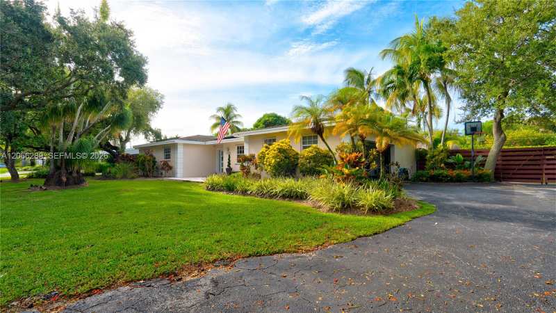 8340 SW 163rd St, Palmetto Bay FL 33157
