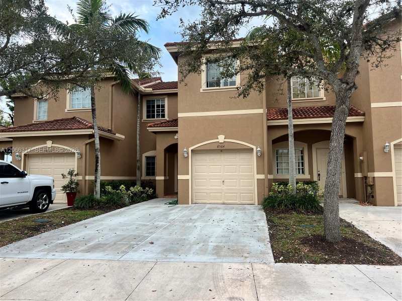 8564 SW 214th Way, Cutler Bay FL 33189