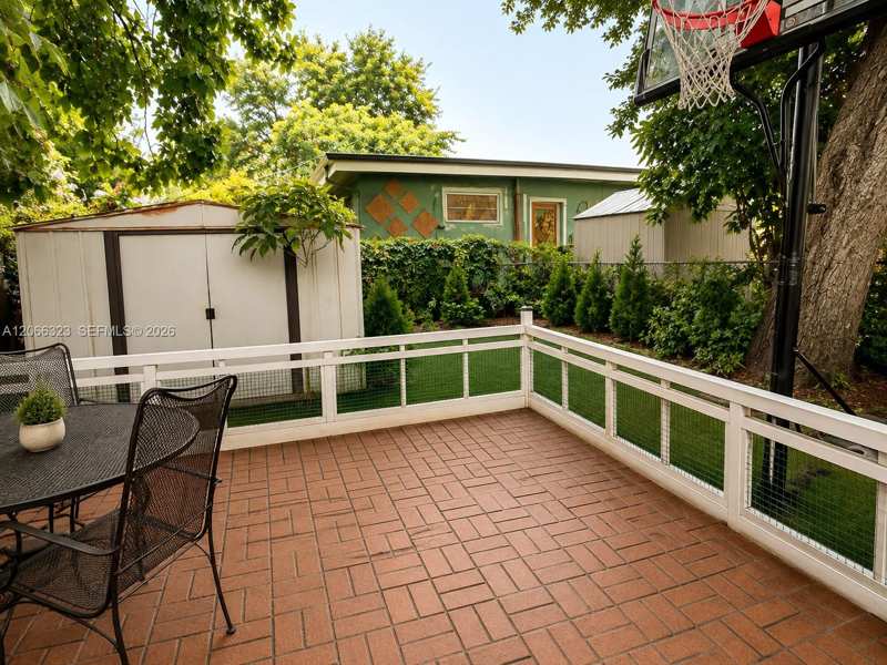 470 NW 52nd Ave, Miami FL 33126