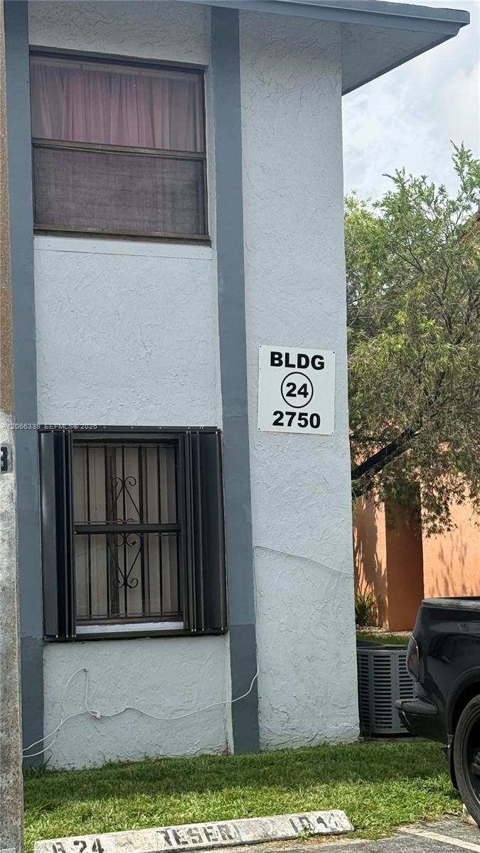 2750 W 63rd Pl # 24, Hialeah FL 33016