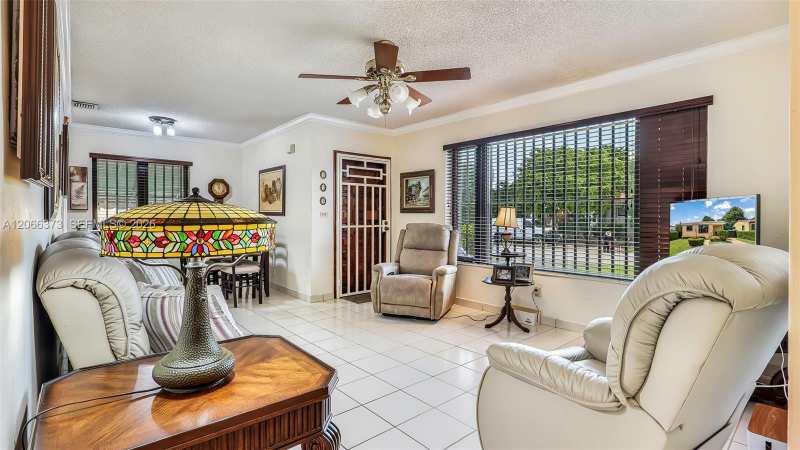 154 W 59th St, Hialeah FL 33012