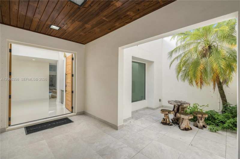 16203 NW 82nd Pl, Miami Lakes FL 33016