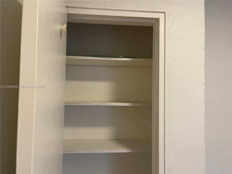 1000 Biarritz Dr # 3, Miami Beach FL 33141