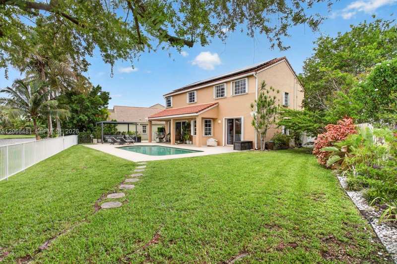 480 Cambridge Dr, Weston FL 33326