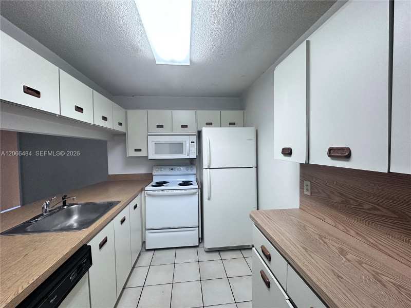 2740 W 63rd Pl # 25, Hialeah FL 33016