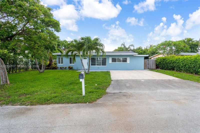 2721 NE 8th Ave, Pompano Beach FL 33064