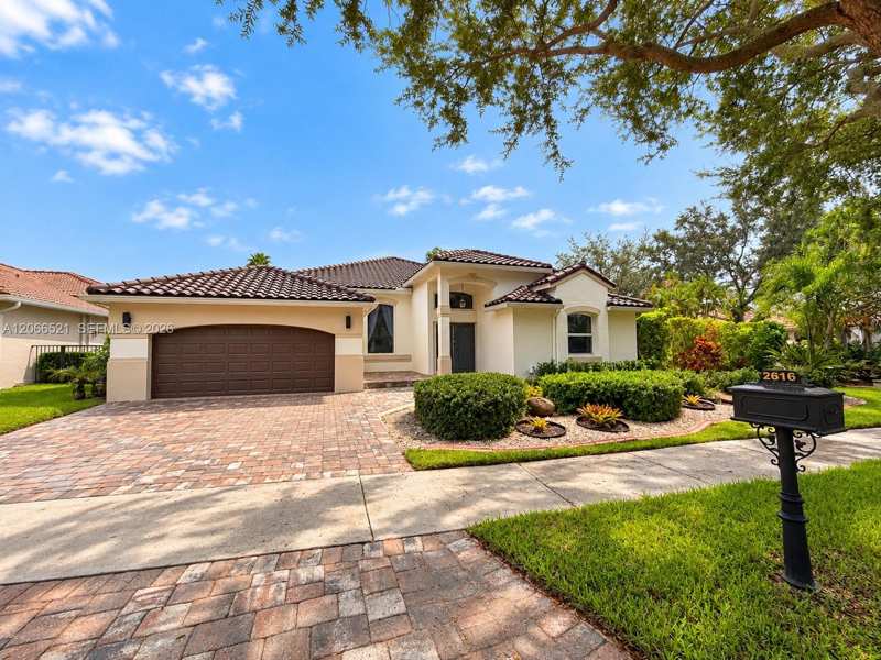 2616 Oakbrook Ct, Weston FL 33332